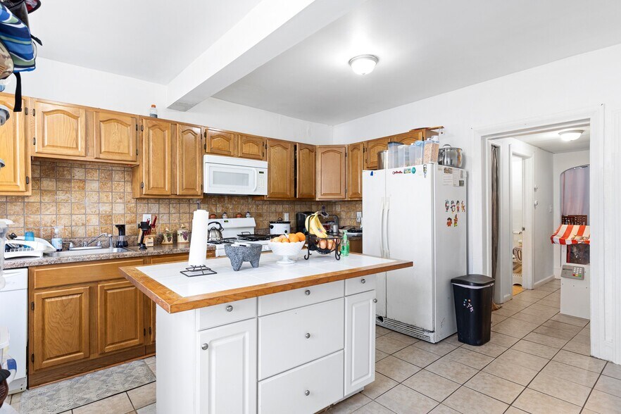 More Photos Of 125 W State St, Kennett Square Apartments For Sale
