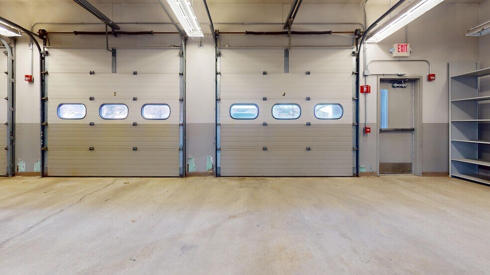 More Photos Of 600 S Nicolet Rd, Appleton Office For Lease