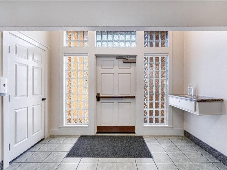 More Photos Of 1105 University St, Healdsburg Religious Facility For Sale