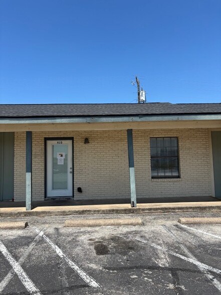 More Photos Of 400 Chisholm Valley Dr, Round Rock Unknown For Lease