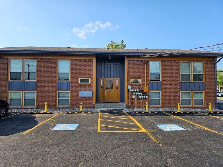 More Photos Of 6333 Hollister Dr, Indianapolis Office For Sale