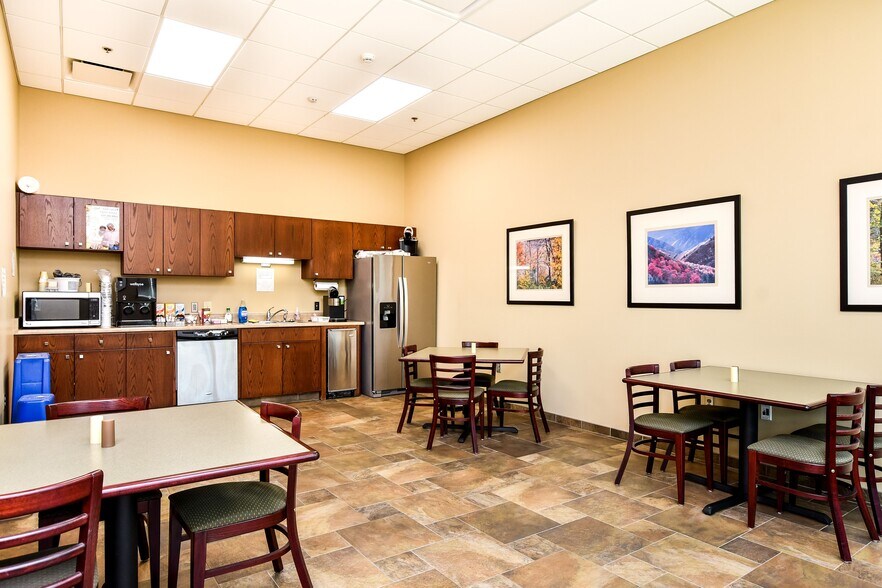 More Photos Of 306 E North St, Greenville Office For Lease