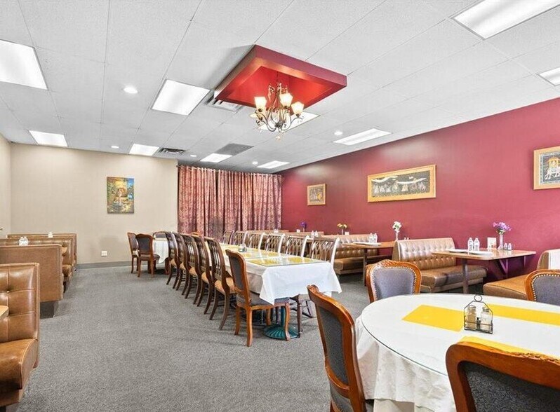 More Photos Of 1060 Trowbridge Rd, East Lansing Restaurant For Sale