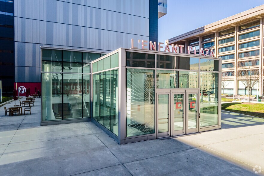 More Photos Of 470-490 L'Enfant Plz SW, Washington Office For Lease