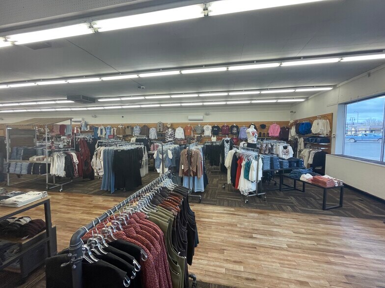More Photos Of 727 N Federal Blvd, Riverton General Retail For Sale