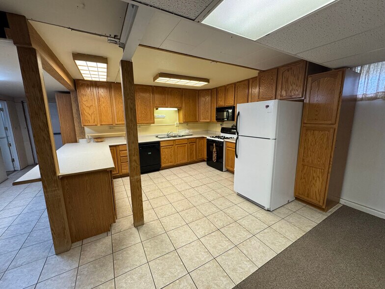 More Photos Of 402 S 7th St E, Riverton Flex For Sale