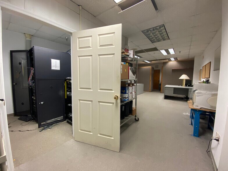 More Photos Of 4514 19th Street Ct E, Bradenton Manufacturing For Lease