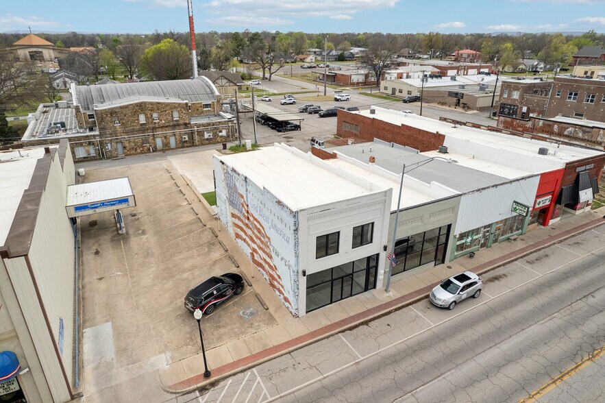 More Photos Of 216 E Rogers Blvd, Skiatook Storefront Retail Office For Sale