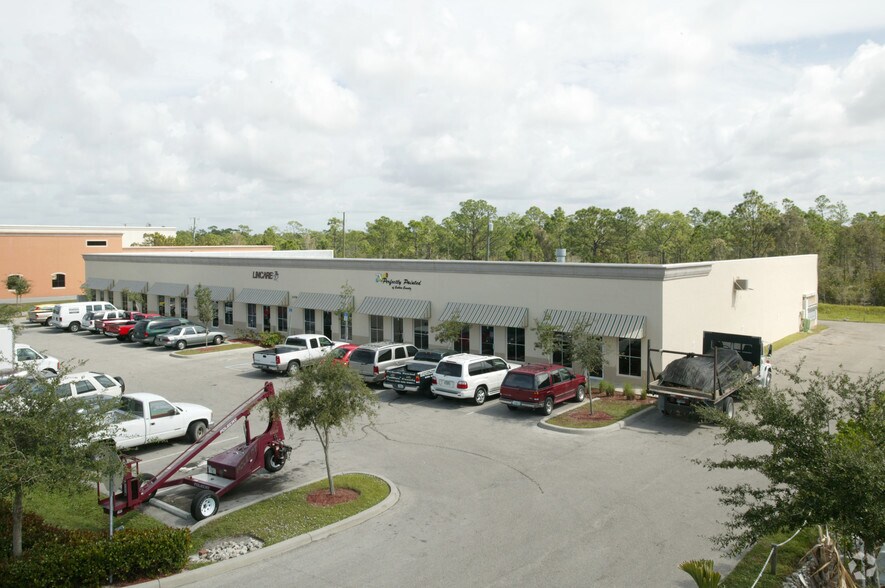 More Photos Of 1076 Business Ln, Naples Showroom For Lease