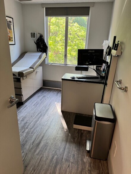 More Photos Of 31 Washington Sq W, New York Medical For Lease