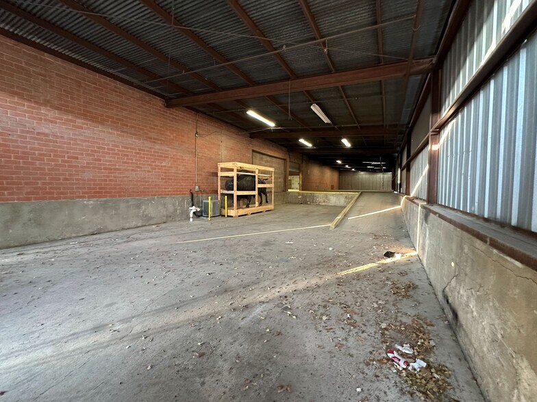 More Photos Of 319 W Peden, San Antonio Distribution For Sale