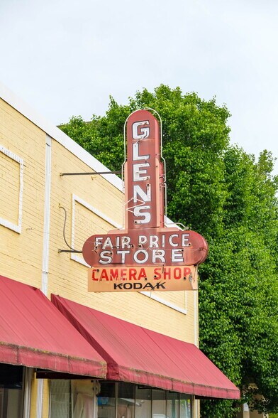 More Photos Of 227 N Main St, Harrisonburg General Retail For Sale