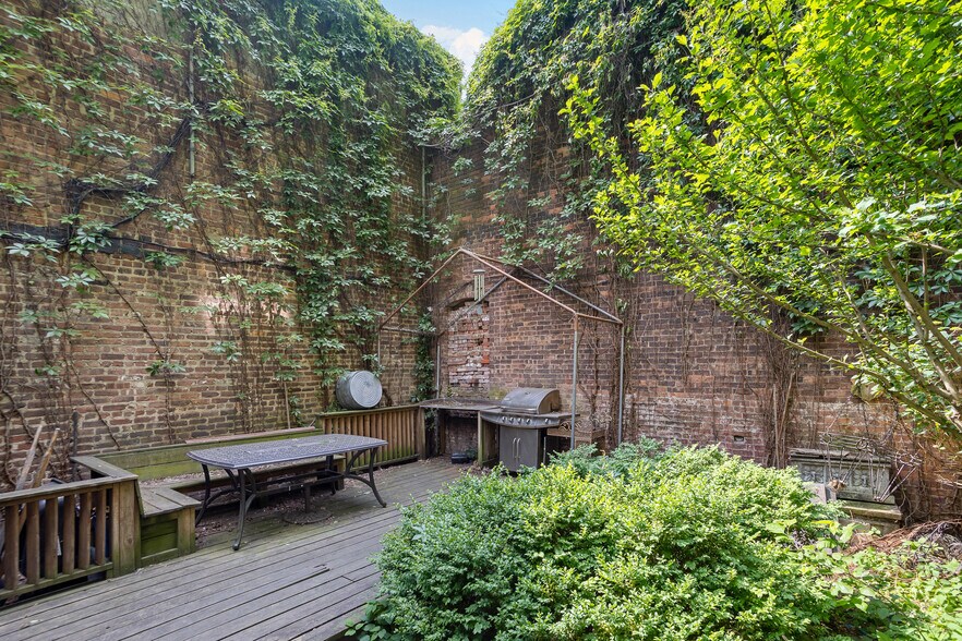 More Photos Of 630 W 52nd St, New York Apartments For Lease