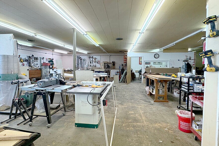 More Photos Of 1801 Wood St, Elkhart Storefront For Sale