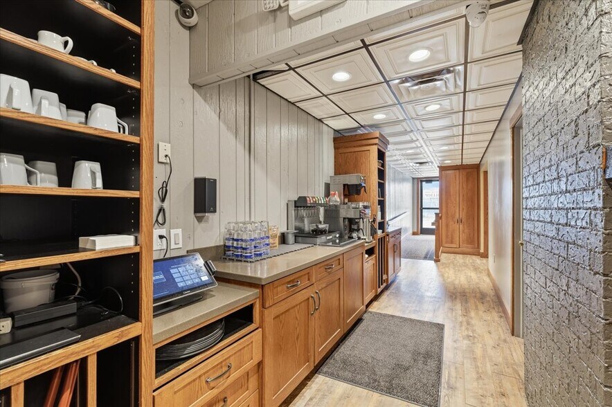 More Photos Of 318 New York Ave, Rochester Sports And Entertainment For Sale