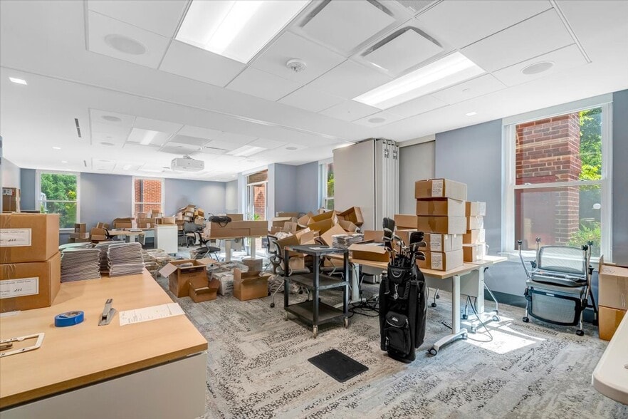 More Photos Of 4220 King St, Alexandria Office For Sale