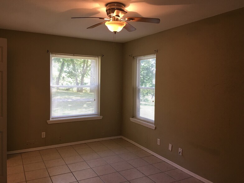 More Photos Of 4 Grand Lake Dr, Afton Apartments For Sale