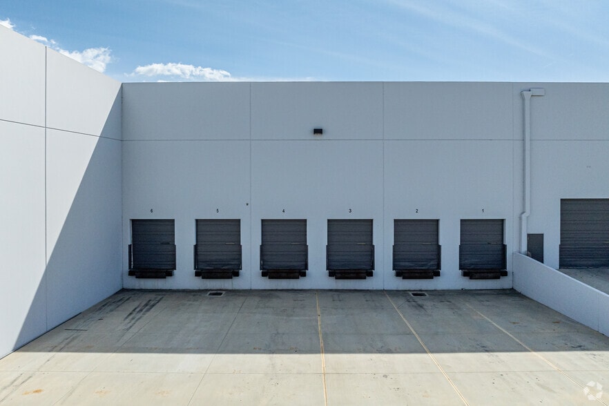 More Photos Of 5555 E Slauson Ave, Commerce Warehouse For Lease