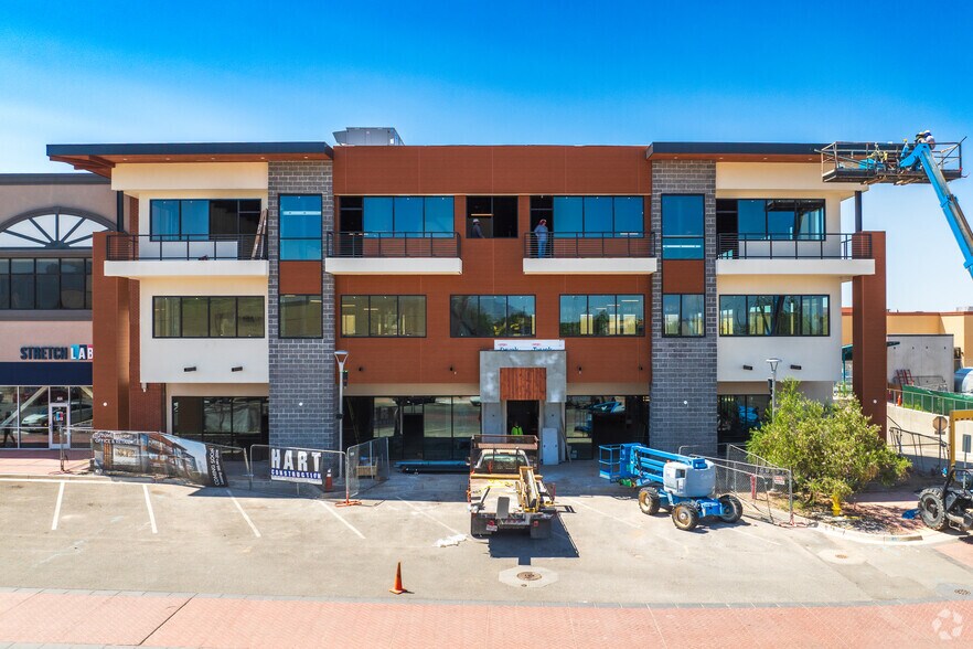 More Photos Of 2100 Louisiana Blvd NE, Albuquerque Coworking Space