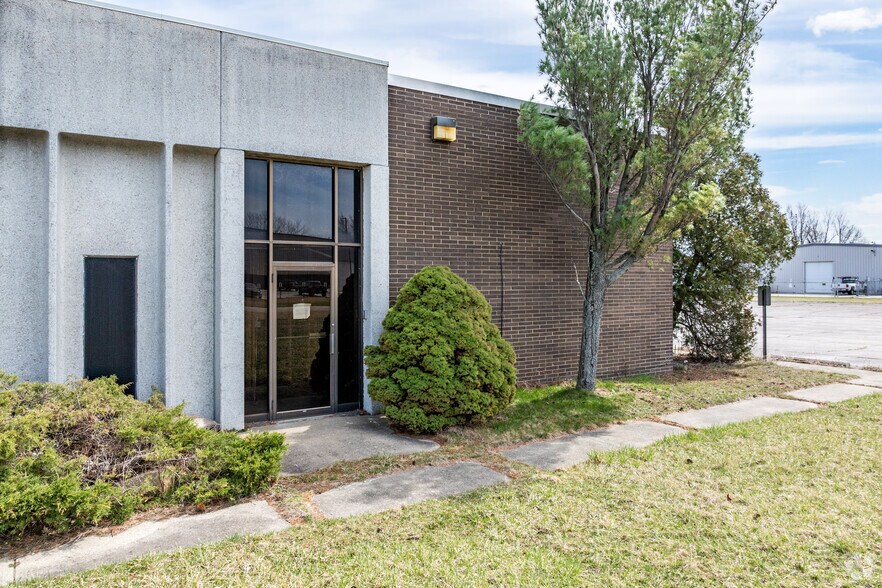 More Photos Of 2201 W Park Dr, Lorain Manufacturing For Lease