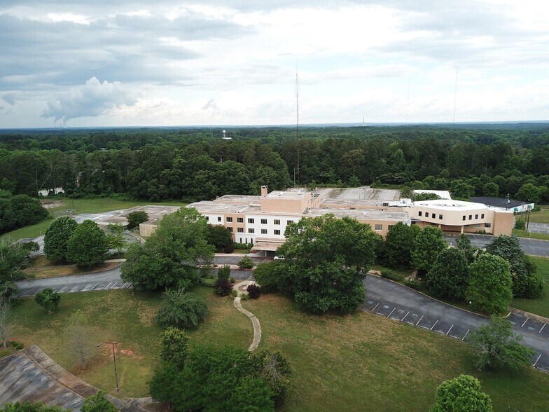 More Photos Of 60 Hospital, Newnan Office For Sale
