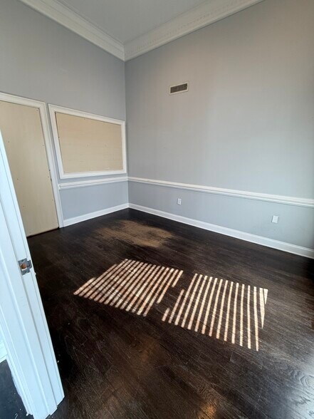More Photos Of 7 Brendan Way, Greenville Storefront Retail Office For Lease