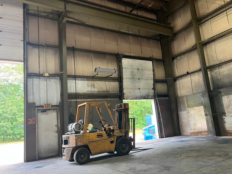 More Photos Of 185 Lafayette Rd, North Hampton Warehouse For Lease