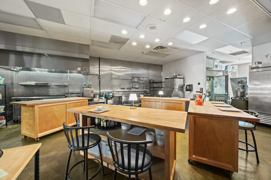 More Photos Of 145 Hilden Rd, Ponte Vedra Storefront For Sale