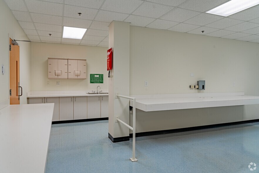 More Photos Of 610 Jones Ferry Rd, Carrboro Medical For Sale