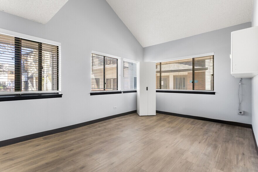 More Photos Of 1231 S Parker Rd, Denver Medical For Sale