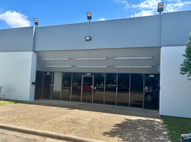 More Photos Of 2429-2458 Walnut Ridge St, Dallas Light Manufacturing For Lease