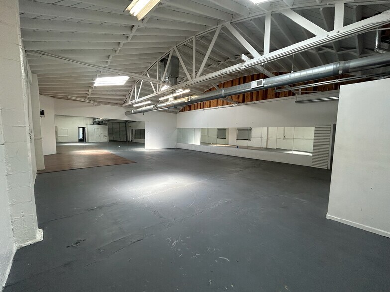 More Photos Of 411-417 Lathrop St, Redwood City Service For Sale
