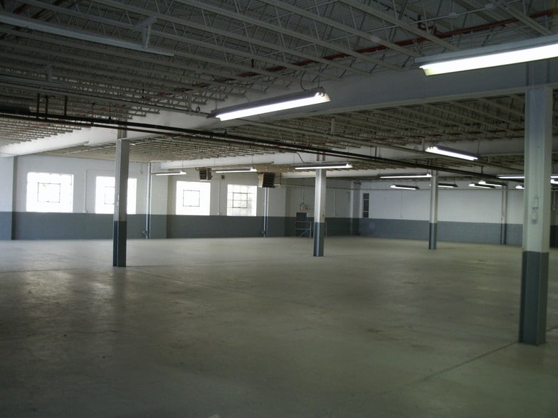 More Photos Of 239 Lindbergh Pl, Paterson Manufacturing For Lease