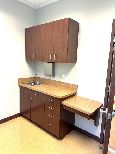 More Photos Of 7560 Red Bug Lake Rd, Oviedo Medical For Sale