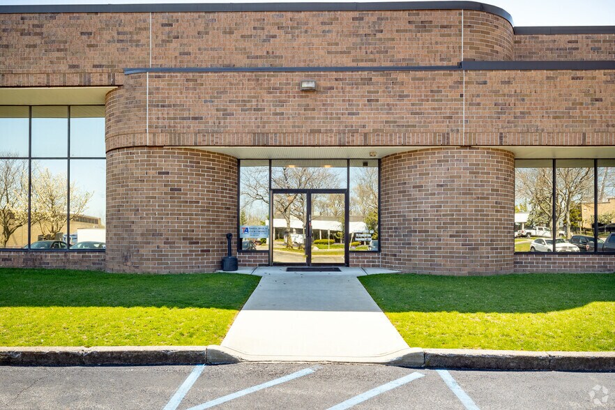 More Photos Of 20-36 Central Ave, Hauppauge Light Manufacturing For Lease