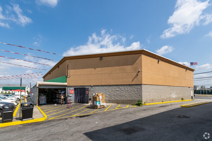 More Photos Of 16320 Crossbay Blvd, Howard Beach Supermarket For Sale
