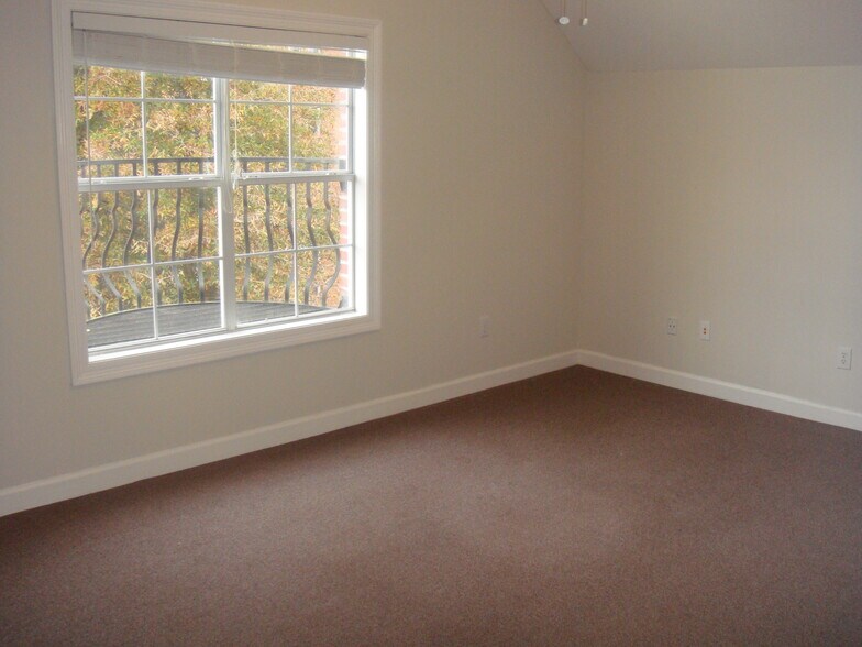 More Photos Of 5602-5608 I 55, Byram Office For Lease