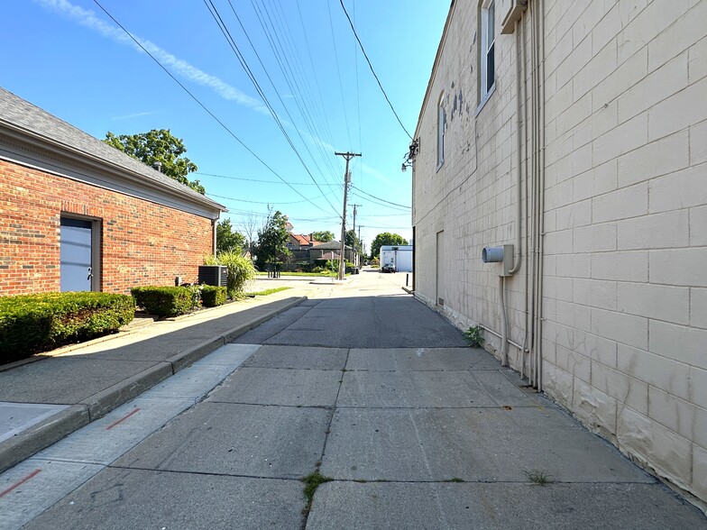 More Photos Of 1-17 E Central Ave, West Carrollton Storefront Retail Residential For Sale