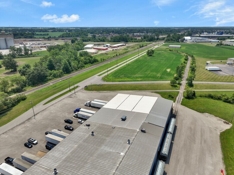 More Photos Of 400 Great Lakes Pky, Bellevue Warehouse For Sale