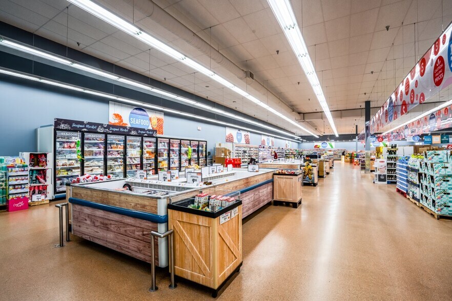 More Photos Of 4500-4510 Buffalo Rd, Erie Supermarket For Lease
