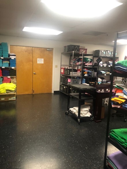 More Photos Of 2425-2573 Silver Star Rd, Orlando Warehouse For Lease