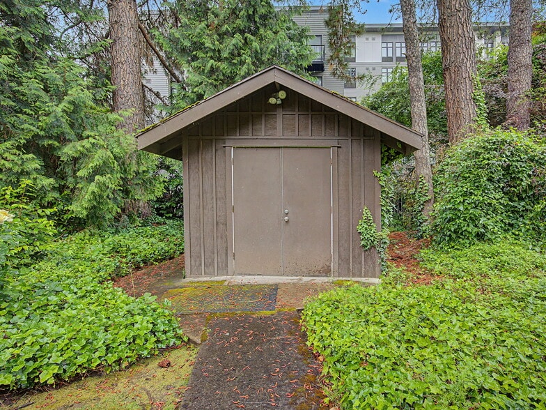 More Photos Of 10423 SE 23RD Ave, Portland Medical For Sale