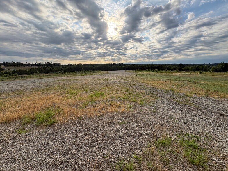 More Photos Of 249-253 Lawless Creek Rd, Blairs Land For Lease