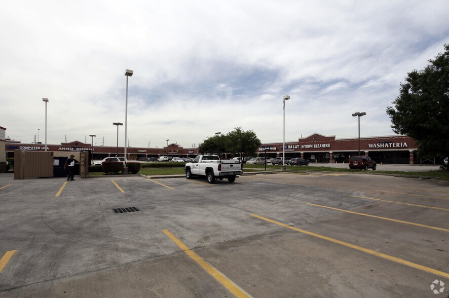 More Photos Of 7758 W Tidwell Rd, Houston Unknown For Lease