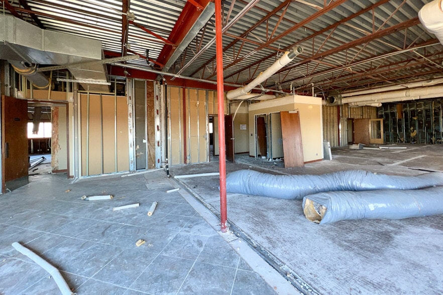 More Photos Of 3200 E Memorial Rd, Edmond Medical For Sale