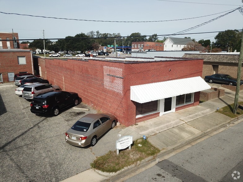 Primary Photo Of 104 S Cypress St, Elizabethtown Freestanding For Sale