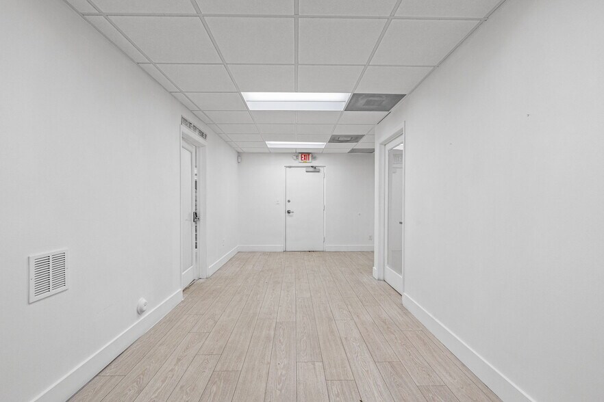 More Photos Of 6330 Manor Ln, South Miami Office For Lease