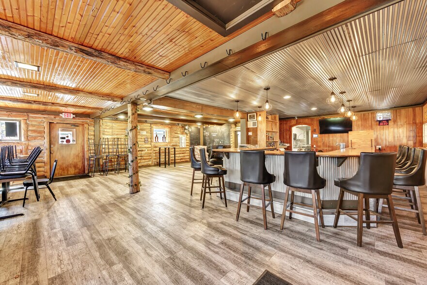 More Photos Of 621 Bissell St, White Lake Restaurant For Sale
