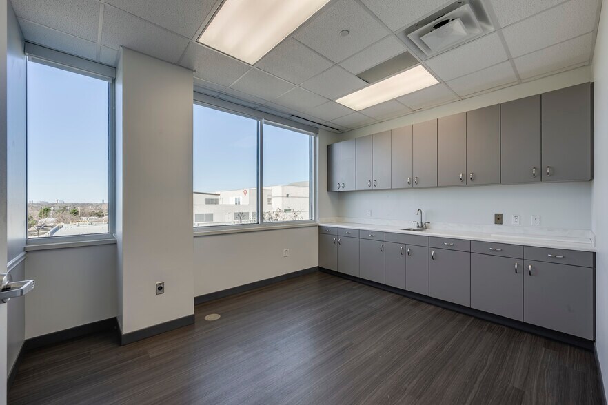 More Photos Of 4401 Coit Rd, Frisco Unknown For Lease