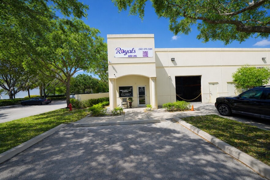 More Photos Of 587 105th Ave N, West Palm Beach Light Distribution For Lease